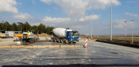 budowa nawierzchni betonowej na lotnisku wojskowym w pozwidzu baza cargo xbeton poznan